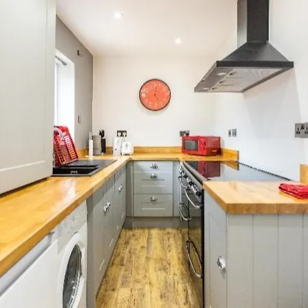 New 3 Bedroom Nevillehome For 7 In Leeds Suits Families And Contractors *