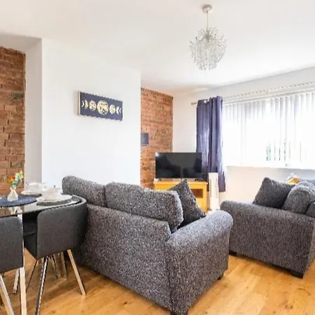 New 3 Bedroom Nevillehome For 7 In Leeds Suits Families And Contractors بيت للعطل