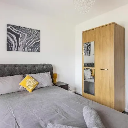 بيت للعطل New 3 Bedroom Nevillehome For 7 In Leeds Suits Families And Contractors