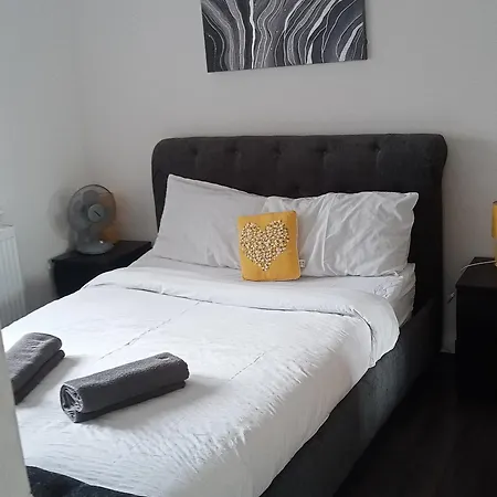 New 3 Bedroom Nevillehome For 7 In Leeds Suits Families And Contractors * ليدز