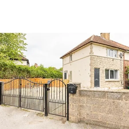 بيت للعطل New 3 Bedroom Nevillehome For 7 In Leeds Suits Families And Contractors ليدز